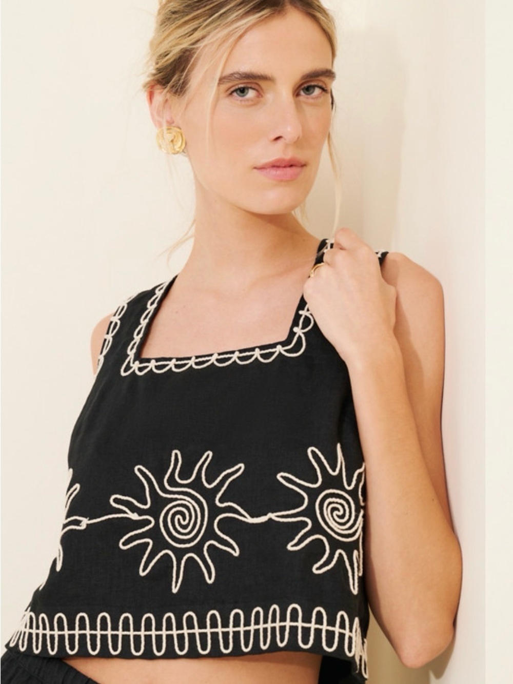 Rachel Zoe Black Tank with White Embroidered Sun Motifs ptp 19 length 21